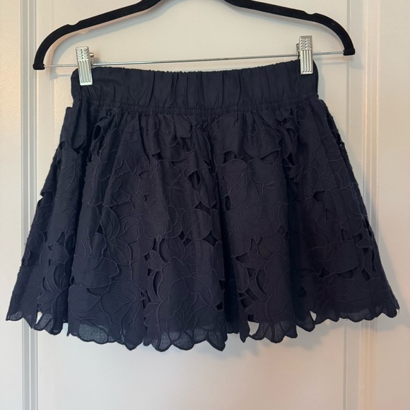 Abercrombie & Fitch Elegant Navy Blue Lace Embroidered Small Mini Skirt - Picture 2 of 6